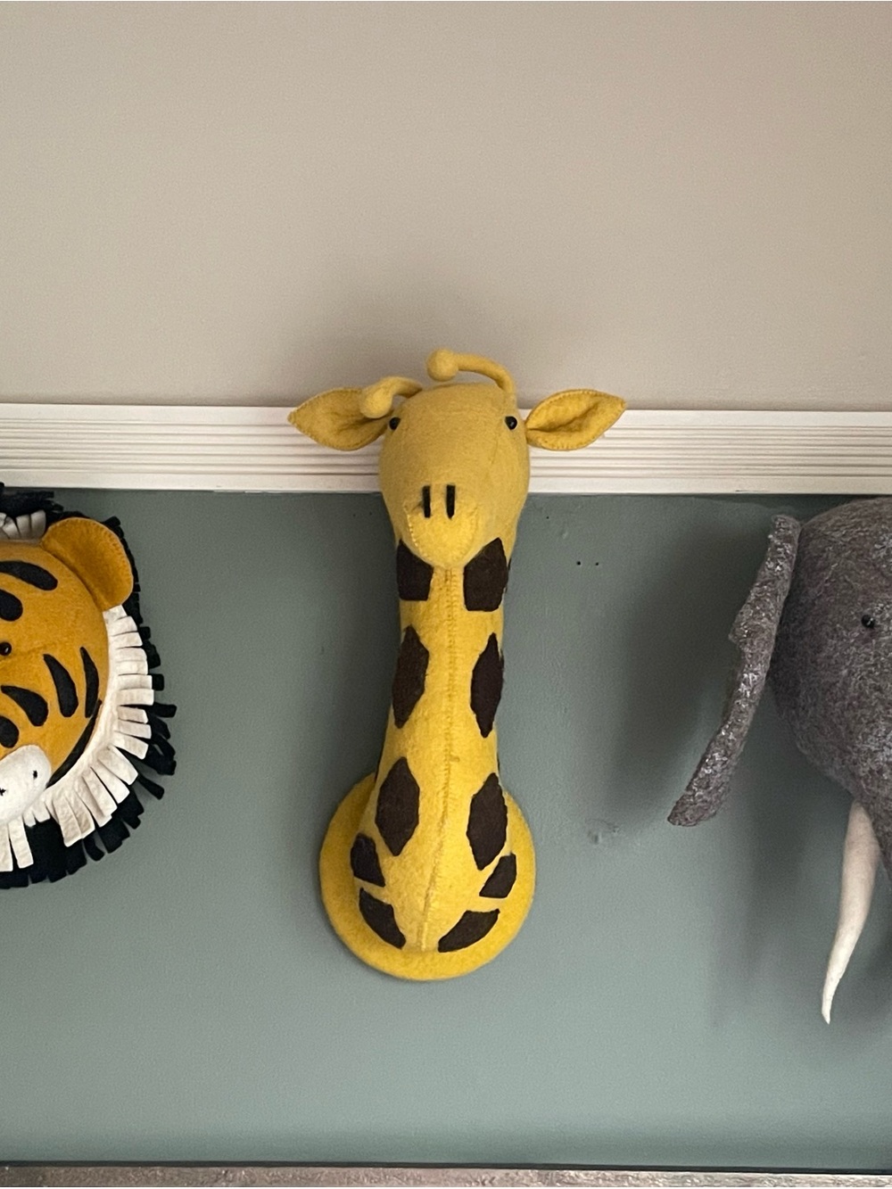 Lion, giraffe, and elephant Wall Accent
